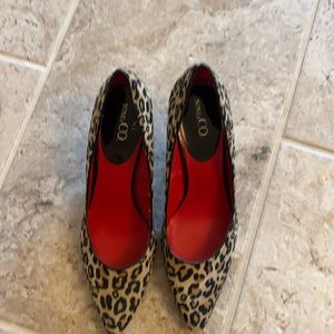 Leopard heal size 91/2.